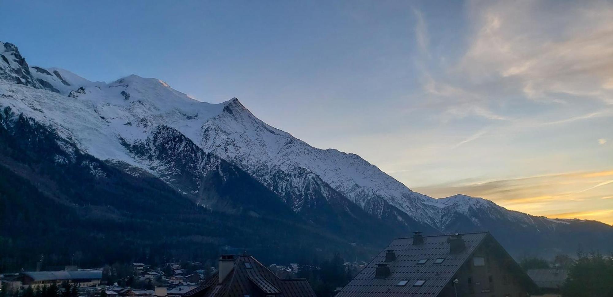شقة Les Pecles Mt Blanc - Chamonix Center المظهر الخارجي الصورة